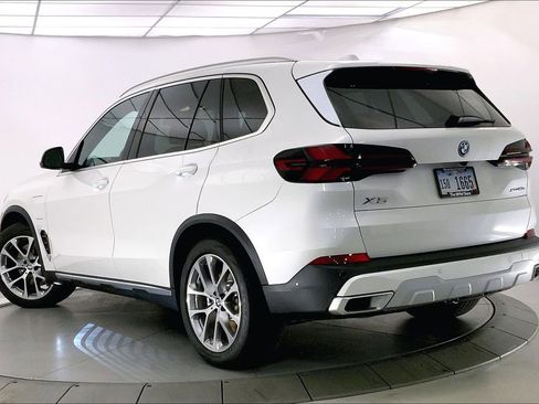 New 2026 BMW X5 xDrive50e w/ Climate Comfort Package image 2