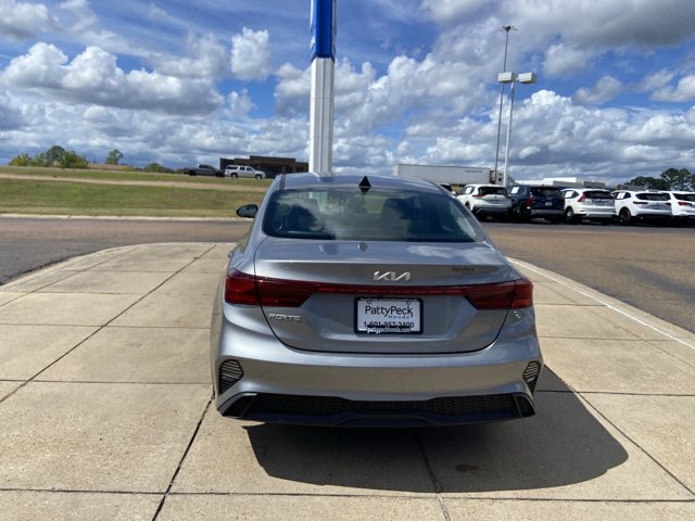 Used 2024 Kia Forte LXS w/ LXS Technology Package FWD image 8