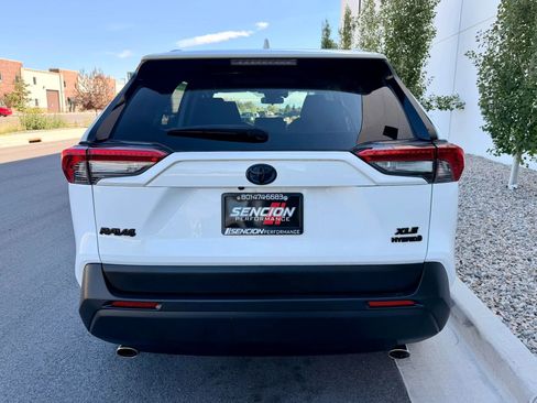 Used 2024 Toyota RAV4 XLE w/ Convenience Package AWD/4WD image 4