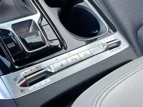 Used 2022 Kia Carnival SX Prestige image 21