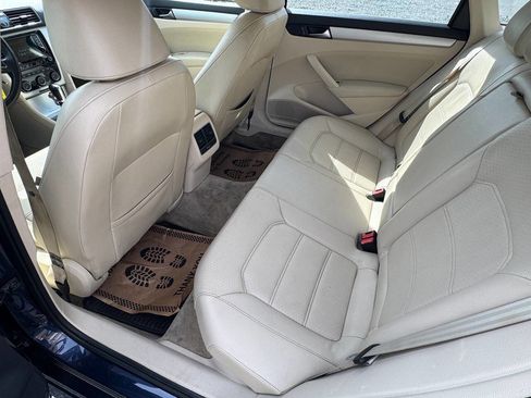 Used 2013 Volkswagen Passat 2.5 SE FWD image 13