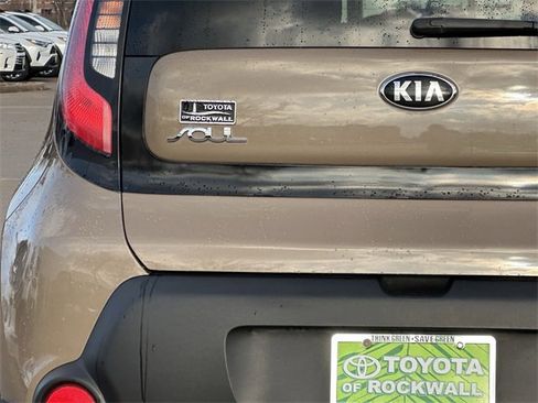 Used 2015 Kia Soul + image 5