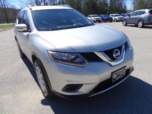 Used 2016 Nissan Rogue S image 2