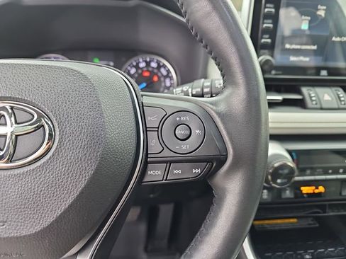 Used 2021 Toyota RAV4 XLE Premium image 19