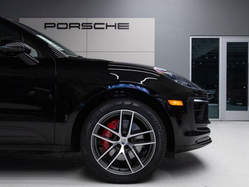 Certified 2023 Porsche Macan S AWD/4WD image 11