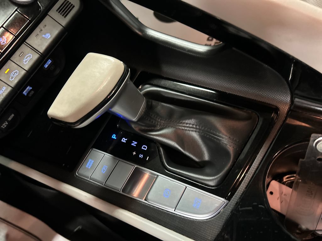 Used 2022 Hyundai Elantra Limited FWD image 18
