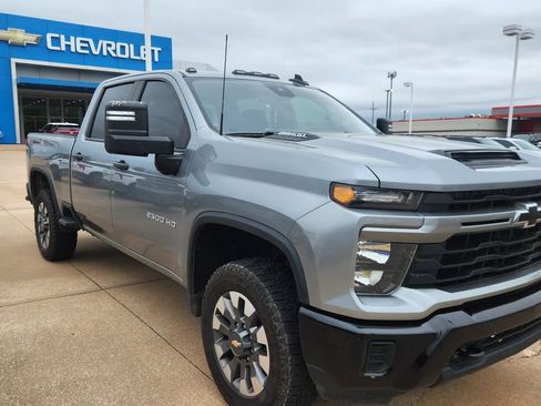 Used 2024 Chevrolet Silverado 2500 Custom w/ Custom Value Package AWD/4WD image 1