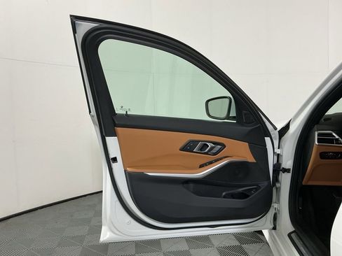 Certified 2025 BMW 330i Sedan w/ Premium Package RWD image 19