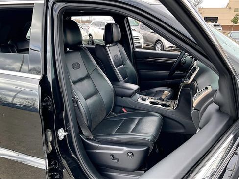 Used 2016 Jeep Grand Cherokee Overland w/ Advanced Technology Group image 8