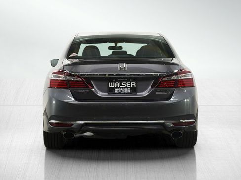 Used 2017 Honda Accord Sport Special Edition image 4