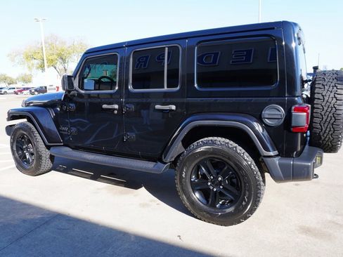 Used 2020 Jeep Wrangler Unlimited Sahara image 4