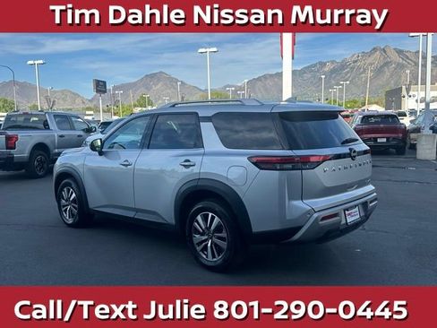 Used 2025 Nissan Pathfinder SL AWD/4WD image 8