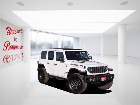 Used 2025 Jeep Wrangler Unlimited Rubicon image 2
