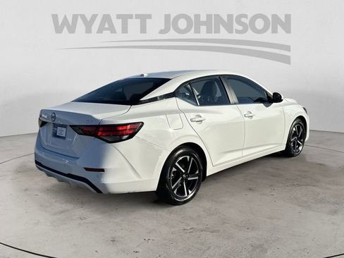 Used 2024 Nissan Sentra SV FWD image 5