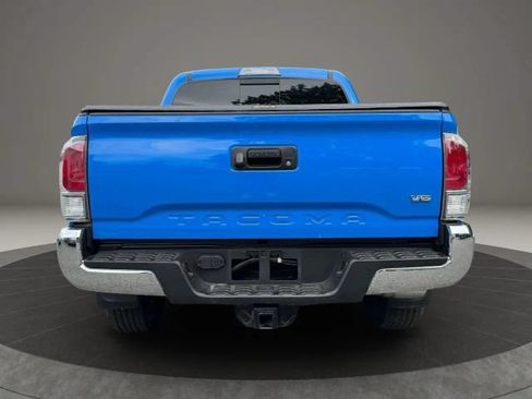 Used 2020 Toyota Tacoma TRD Off-Road AWD/4WD image 6