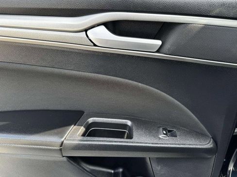 Used 2020 Ford Fusion SE image 31