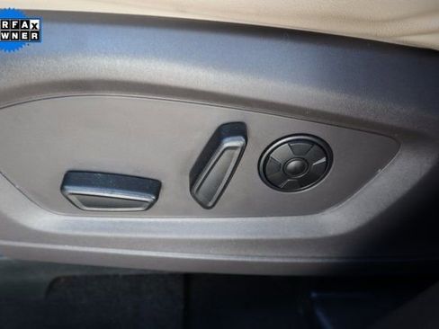 Used 2023 Ford Explorer Platinum w/ Premium Technology Package image 12