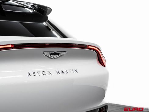 Used 2022 Aston Martin DBX image 17