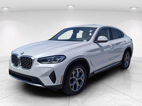 Used 2025 BMW X4 xDrive30i AWD/4WD image 3