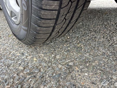 Used 2023 Chrysler Pacifica Limited image 10