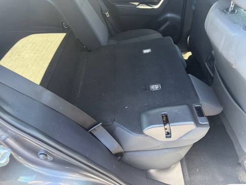 Used 2020 Toyota RAV4 XLE AWD/4WD image 9