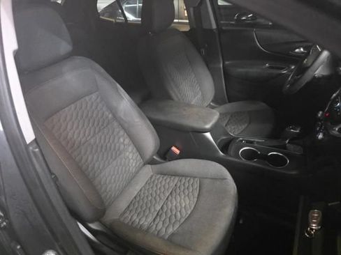 Used 2020 Chevrolet Equinox LT FWD image 17