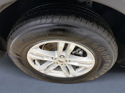 Used 2024 Ford Explorer XLT w/ Equipment Group 202A AWD/4WD image 22