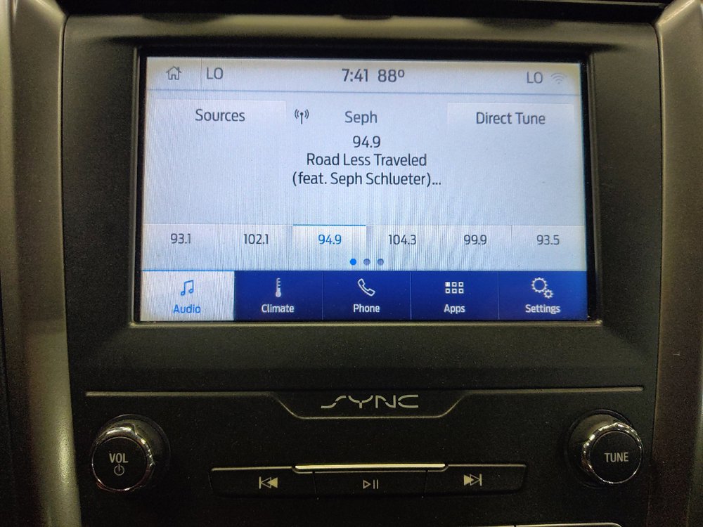 Used 2020 Ford Fusion SE FWD image 25