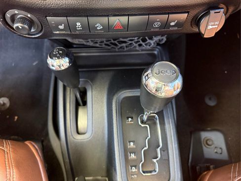 Used 2017 Jeep Wrangler Unlimited Sahara w/ Mopar Chrome Edition Group AWD/4WD image 26