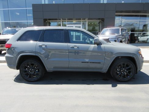 Used 2021 Jeep Grand Cherokee Laredo X AWD/4WD image 10