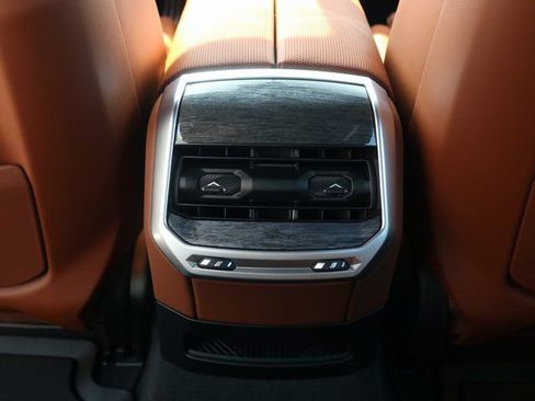 New 2025 BMW 760i xDrive image 30