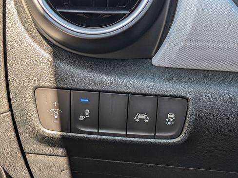 Used 2021 Hyundai Kona SEL FWD image 22