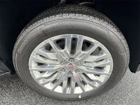 Used 2026 GMC Yukon XL Denali w/ Advanced Technology Package image 12