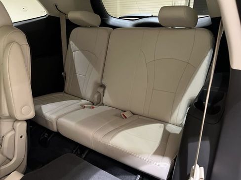 Used 2024 Buick Enclave Essence FWD image 23