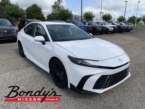 Used 2026 Toyota Camry SE FWD image 1