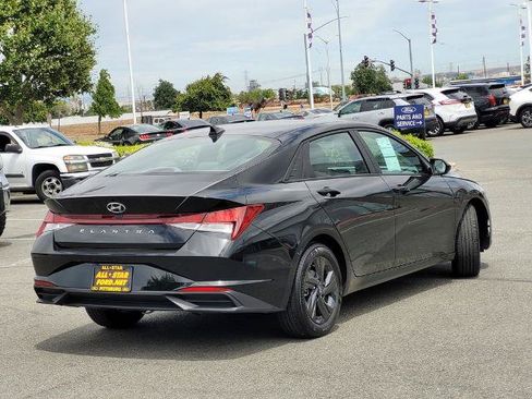 Used 2023 Hyundai Elantra SEL FWD image 4