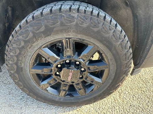 Used 2024 GMC Sierra 2500 AT4 w/ AT4 Premium Plus Package AWD/4WD image 4
