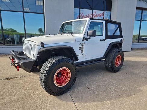 Used 2017 Jeep Wrangler Rubicon w/ Power Convenience Group AWD/4WD image 3