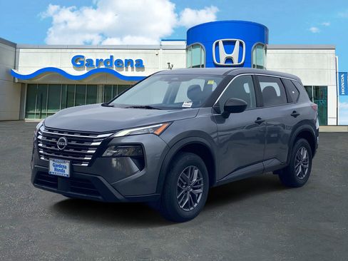 Used 2024 Nissan Rogue S FWD image 3