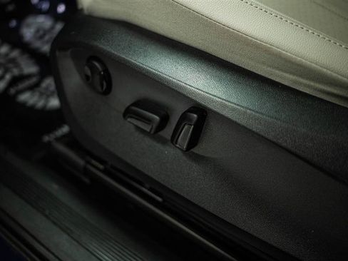 Used 2022 Volkswagen Tiguan SE image 15