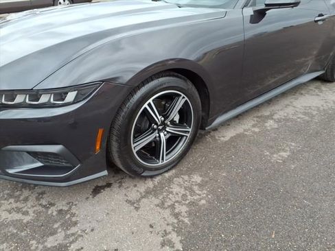 Used 2024 Ford Mustang Coupe image 4