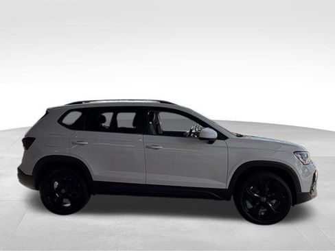 New 2025 Volkswagen Taos SEL image 1