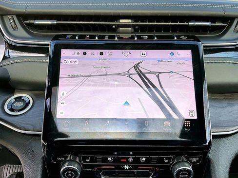 Used 2022 Jeep Grand Cherokee Overland w/ Advanced Protech Group III image 12