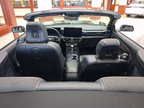 Used 2024 Ford Mustang Convertible RWD image 4