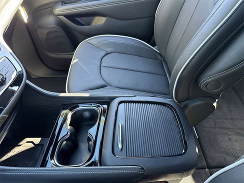 New 2026 Chrysler Pacifica Limited w/ S Appearance Package image 21