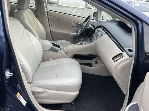 Used 2014 Toyota Prius Two FWD image 8