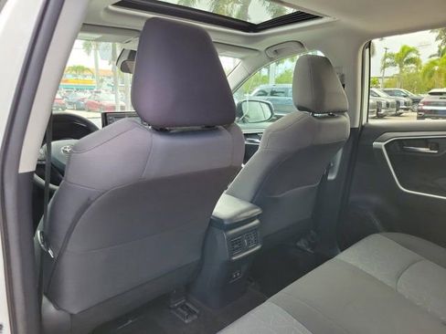 Used 2020 Toyota RAV4 XLE w/ Convenience Package image 9