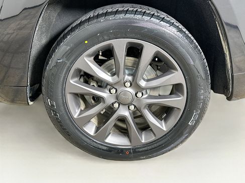 Used 2018 Jeep Grand Cherokee High Altitude RWD image 11