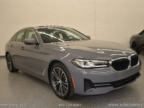 Used 2022 BMW 530e w/ Premium Package image 7