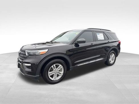 Used 2023 Ford Explorer XLT w/ Equipment Group 202A AWD/4WD image 4